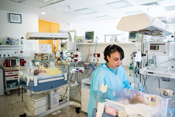 Neugeborene im Caritas Baby Hospital