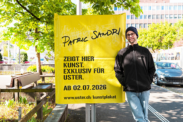 Verhülltes Kunstplakat mit dem Künstler