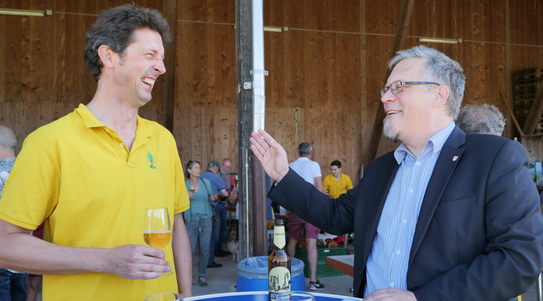 Simon Pare, Co-Präsident des Dorfvereins Freudwil (l.), Stadtrat Stefan Feldmann