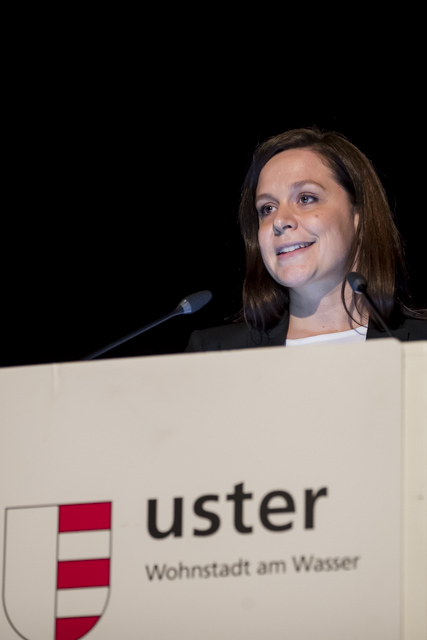 Laudatio auf den Engagementpreisgewinner 2017, den Verein Ferienplausch Bezirk Uster: Gabriela Battaglia von der Agentur Uster der Schweiz. Mobiliar, die sich seit 14 Jahren für den Ferienplausch engagiert.