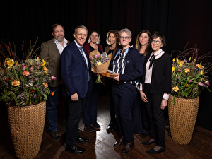 Stadtrat, Cla Famos und Gewinnerinnen Engagementpreis Familienzentrum Uster