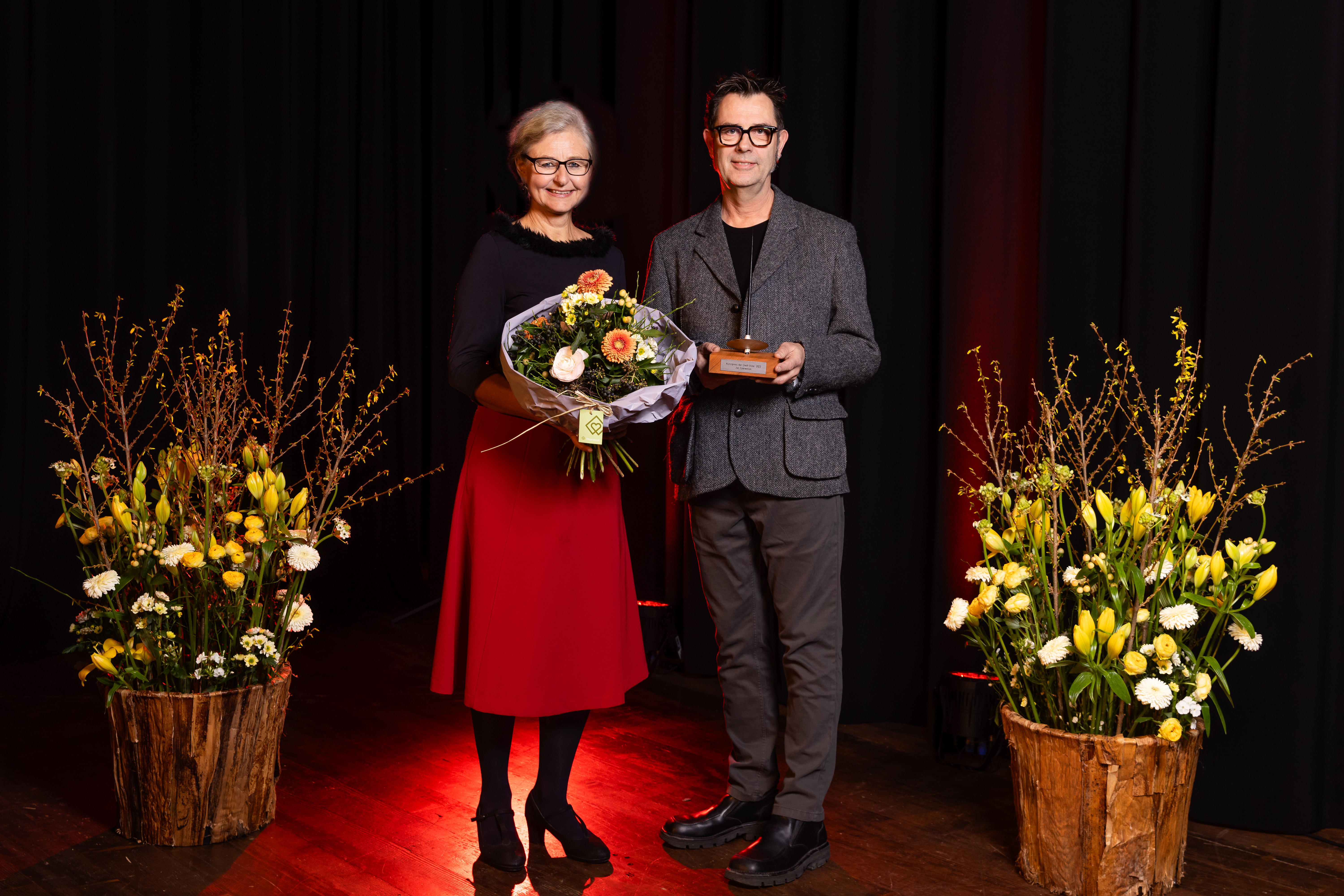 Stadtpräsidentin Barbara Thalmann und Kunstpreisträger Jan Czerwinski
