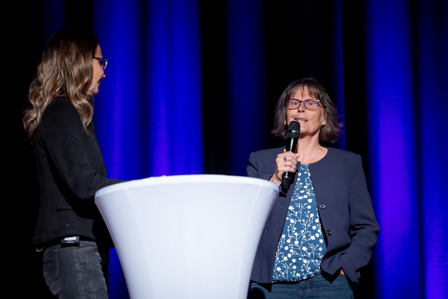Stadträtin Karin Fehr und Moderatorin Regula Späni