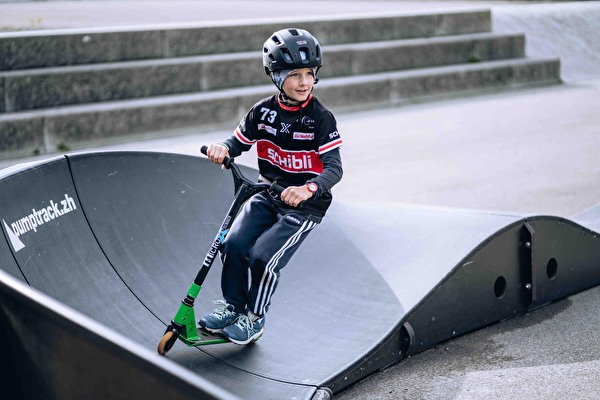 Symbolbild Kind auf Pumptrack