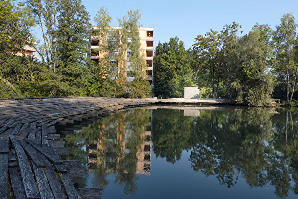 Zellweger-Park mit Kawamata-Brücke