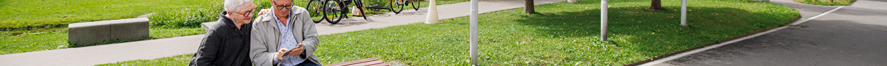 Ältere Menschen im Stadtpark