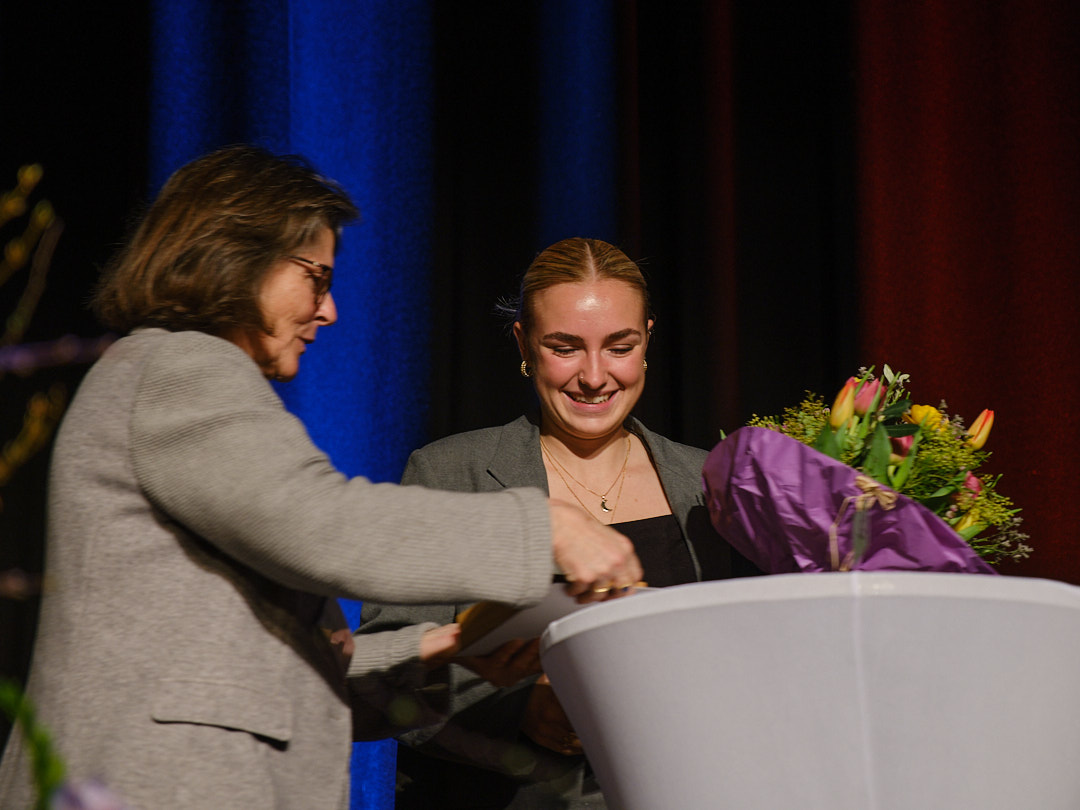 Stadträtin Karin Fehr und Sportpreisgewinnerin Lilly Nägeli