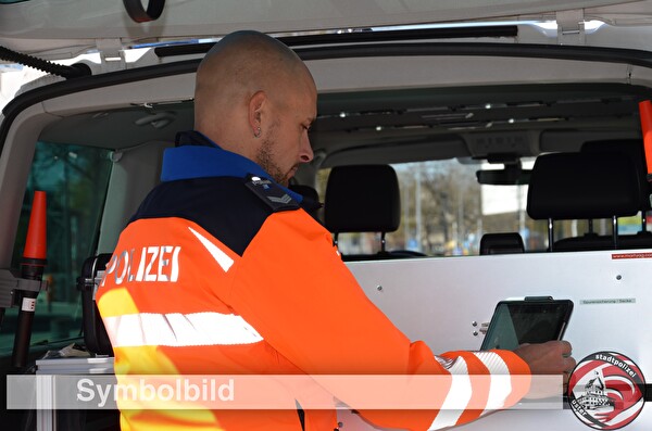 Polizist rapportiert im Einsatz