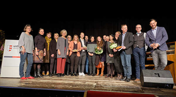 Gruppenbild mit allen Preisträgern der Stadtpreise 2019