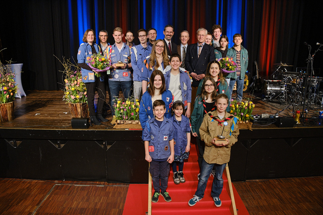 Stadtrat Cla Famos, Gewinner Engagementpreis Pfadi Uster Greifensee und Cevi Uster, Laudatoren Markus Hanhart (Cevi) und Jean-Jacques Gueissaz (Pfadi)