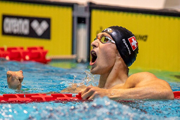 Antonio Djakovic im Schwimmbecken
