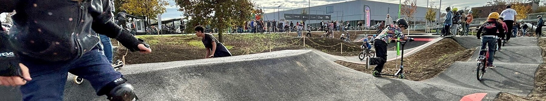 Skateboard auf Pumptrack Buchholz