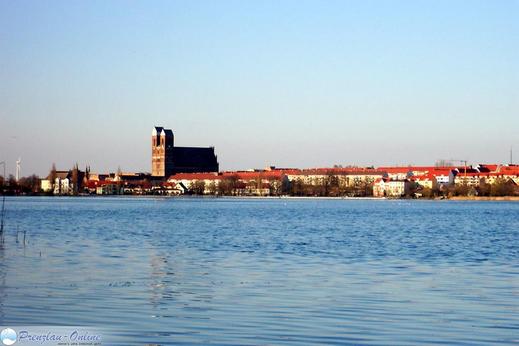 Blick über den Uckersee auf die Marienkirche