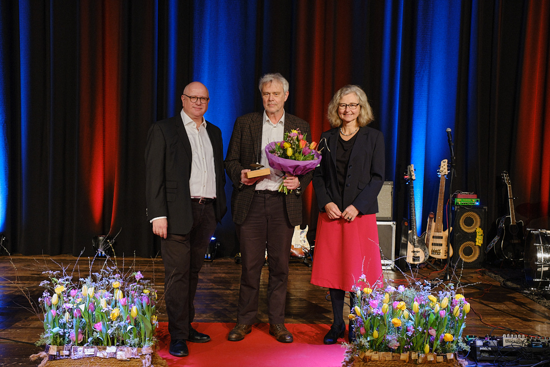 Stadtpräsidentin Barbara Thalmann, Gewinner Kunstpreis Dieter Zwicky und Laudator Frank von Niederhäusern