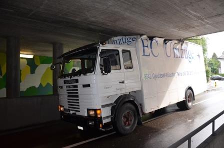 Kollision Lastwagen mit Brückenunterführung