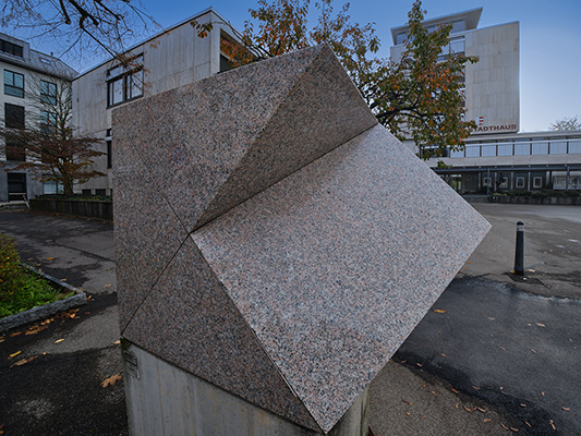 Skulptur Monoform 28 von Gottfried Honegger