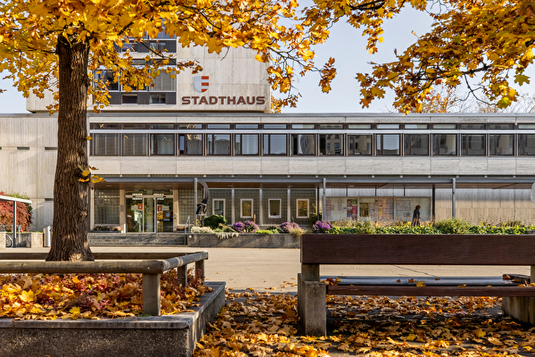 Stadthaus im Herbst