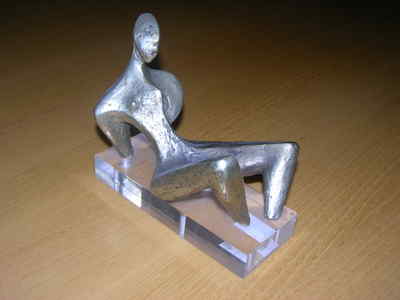 Liegende IV, 1986, Kleinplastik in Silber, 12.5. x 18 x 10 cm