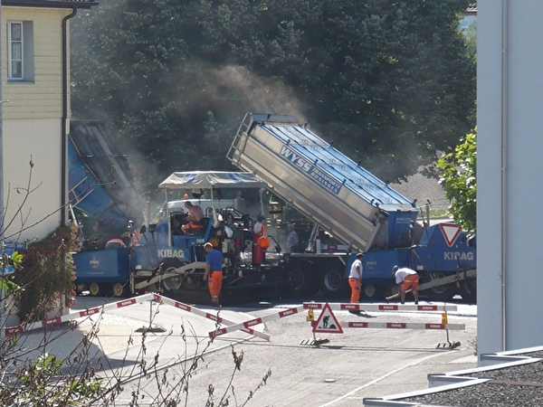 Einbau Deckbelag Dorfstrasse