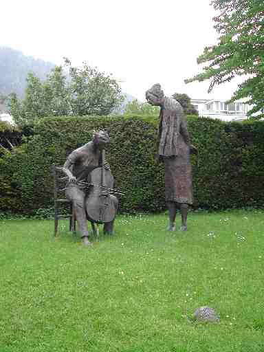 Cellospielerin
Garten für Musik