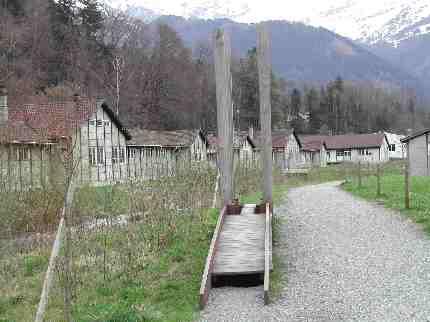Vincenzo Baviera (1945)
Observatorium 1995
Eisen, Holz
Dorfbach Moosbad