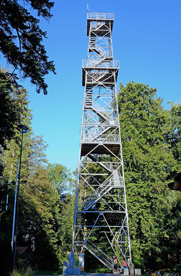 Der Maiengrün Turm