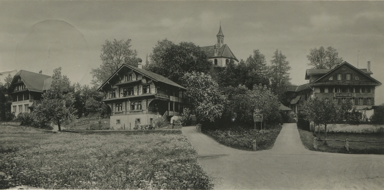 Herrenmattli, Flüeli-Ranft um 1930 mit Schulhaus, Kaplanei und Gasthaus Paxmontana (damals Kur & Gasthaus Flüeli).