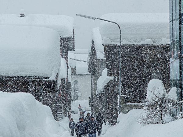 Die Bahnhofstrasse mit grossem Schneefall