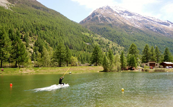 Wasserskilift am Schalisee