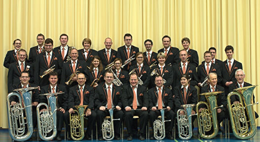 Gruppenfoto mit Instrumenten