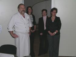 Der Küchenchef mit seinem "Servicepersonal".