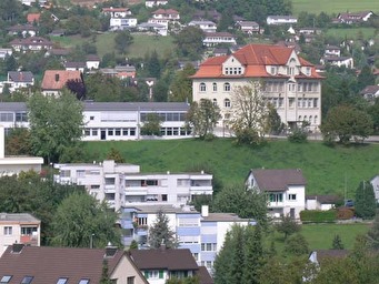 Schulhaus 1995 und 1912