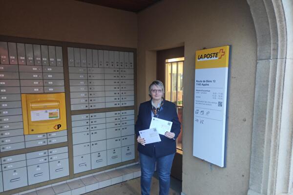 Dépôt des courriers destinés aux élus romands par Mme Marie Christine Gilliéron, Syndique