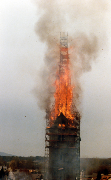 Kirche in Brand