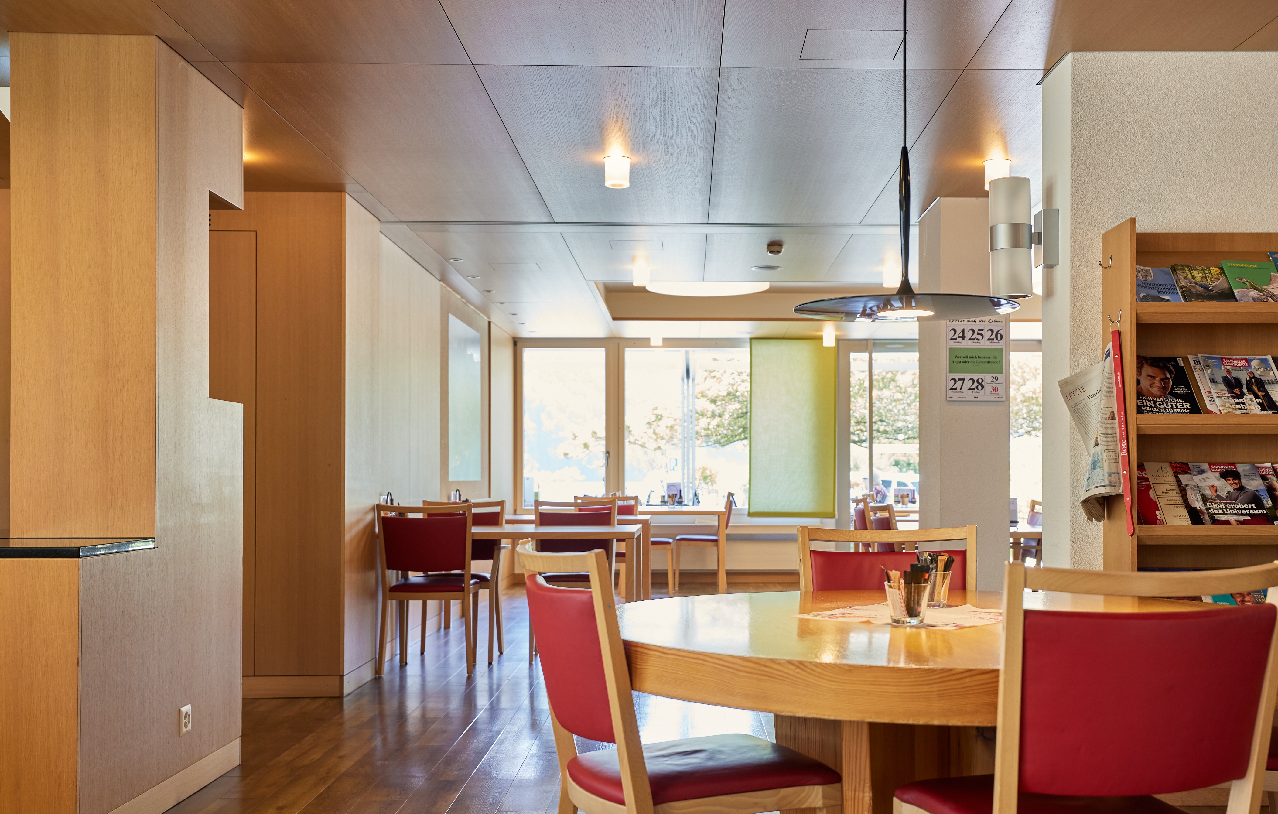 In unserer Cafeteria kann man feine Menüs und Getränke konsumieren