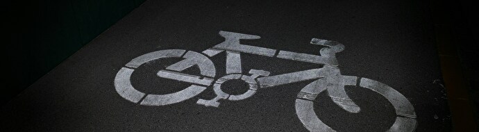 Fahrradmarkierung auf dem Asphalt