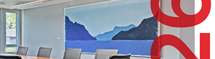 Sitzungsraum mit Bild