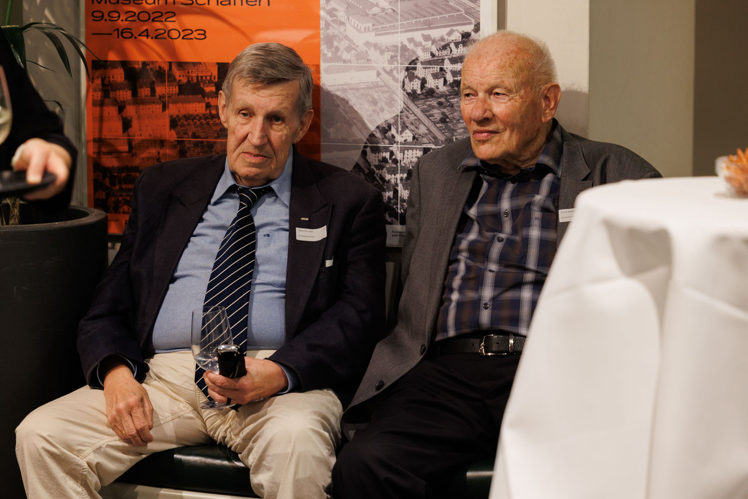 «Schon lange her!» - Hans Birchler (links, ehem. Stadtschreiber) und Ernst Bühler (alt Kantonsrat und alt Gemeinderatspräsident SP)