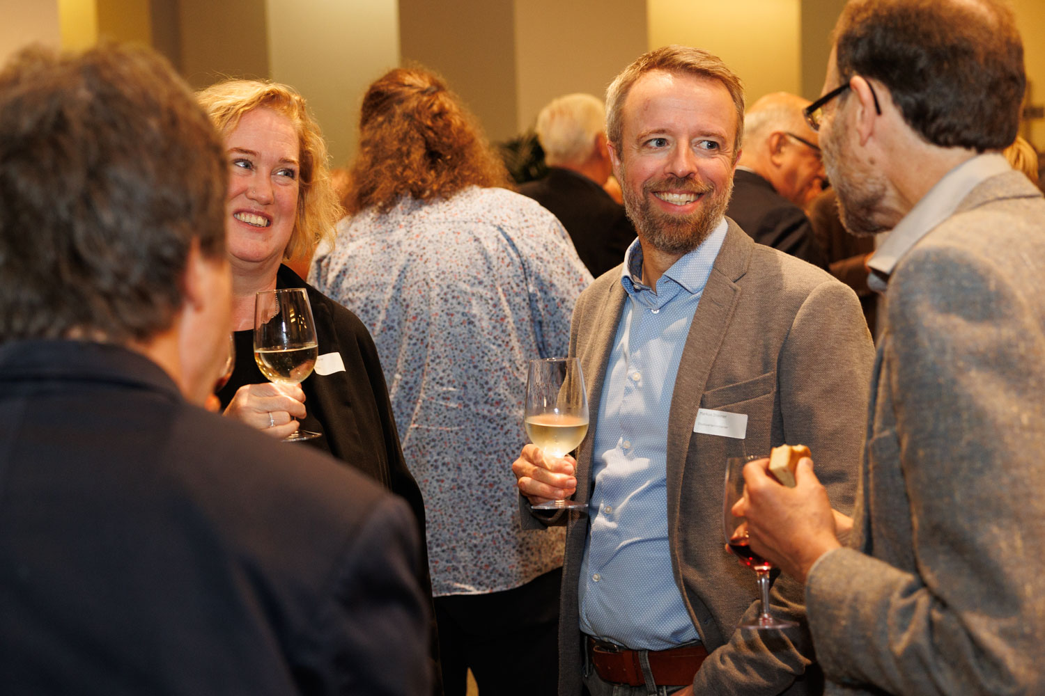 Von links: Christa Meier (Stadträtin und alt Gemeinderatspräsidentin), Markus Steiner (Stadtparlamentarier, beide SP), Reto Diener (Präsident Stadtparlament Grüne)