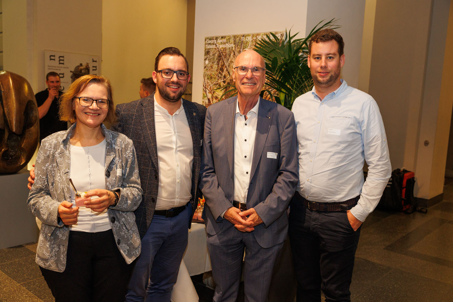 Von links: Marlis Betschart (Leiterin Stadtarchiv), Raphael Perroulaz (Stadtparlamentarier), Markus Hutter (alt Nationalrat), Jan Fehr (Stadtparlamentarier, alle drei FDP)