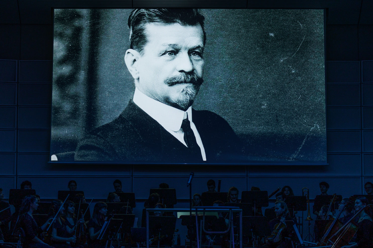 «...Nein, nicht der aktuelle, jener von 1922, Hans Sträuli». Mit Bild und aus dem Off gesprochenem Ausschnitt aus seiner Rede von damals, vor fast genau 101 Jahren!
