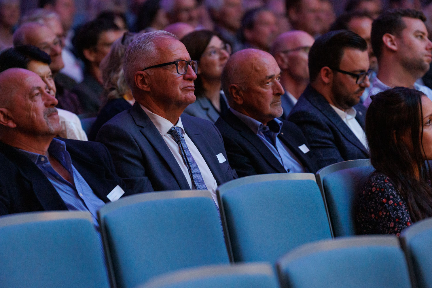 Bildmitte, von links: Gerry Schwyter (alt Gemeinderat), Urs Mächler (alt Gemeinderat EVP), Ernst Bachmann (alt Gemeinderat SVP), Raphael Perroulaz (Stadtparlamentarier FDP), Jan Fehr (Stadtparlamentarier FDP)
