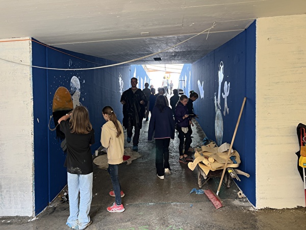 Gestaltung der Unterführungen beim SOB-Bahnhof durch die Kinder des Schulhauses Feld 1 und 2