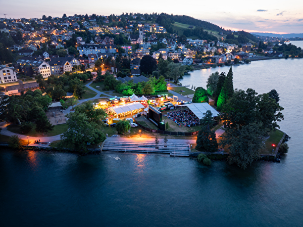 Drohnenbild vom Openair-Kino Richterswil am 14. Juli 2025 anlässlich des von der Gemeinde gesponserten Kino-Abends