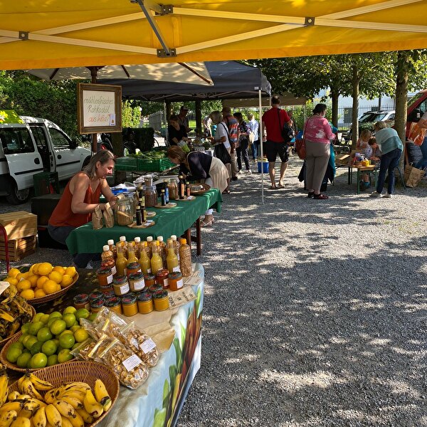 Wochenmarkt Wisshusplatz Richterswil, jeden Freitag von 8-12