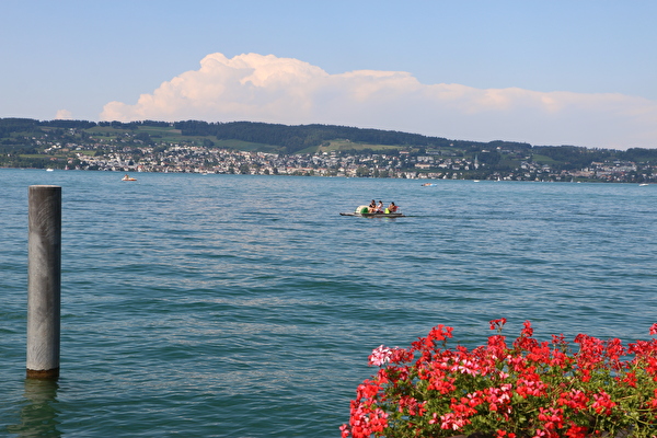 Symbolbild See, Pedalo auf dem Zürichsee
