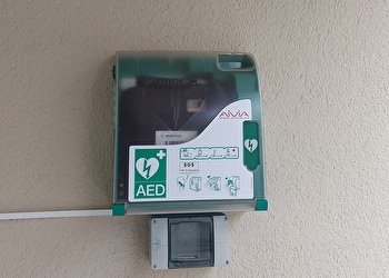 Notfallnummern und Defibrillatorenstandorte