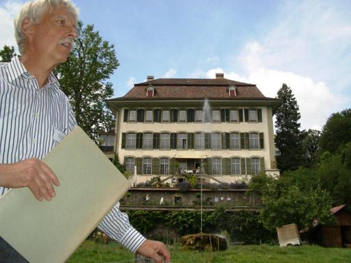 Jürg Schweizer weiss als Kunsthistoriker viel über das Schloss Reichenbach zu berichten. Er leitet an diesem Tag der Offenen Tür zahlreiche Führungen.