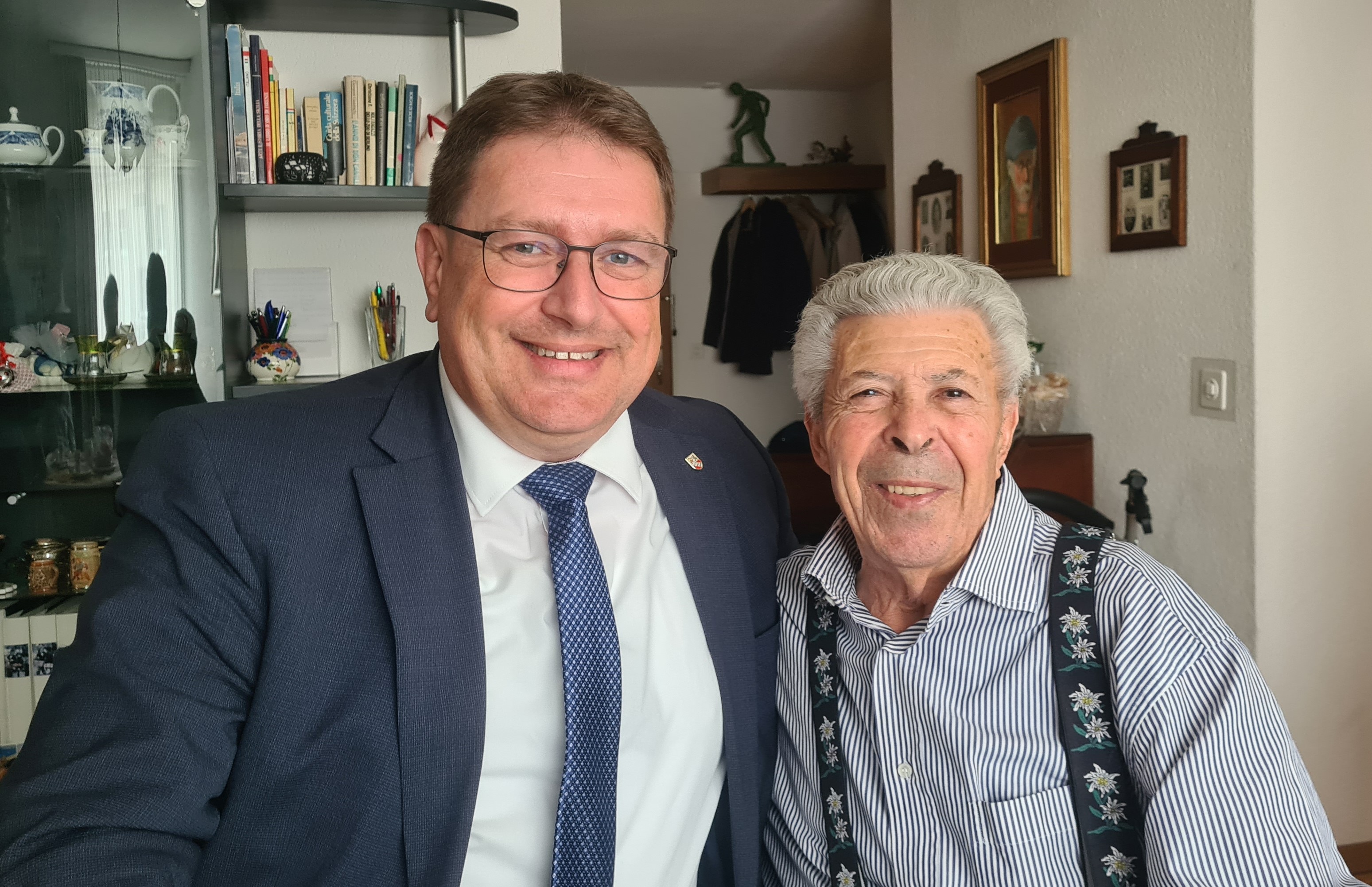 Herr Privitera Domenico durfte am 12. September 2024 seinen 90. Geburtstag feiern. Zu diesem Anlass überbrachte der Gemeinderat die Glückwünsche. Herzliche Gratulation!