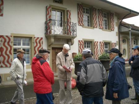Vom Graben gings zu Fuss zum idyllisch gelegenen Gutshof Waldeck.